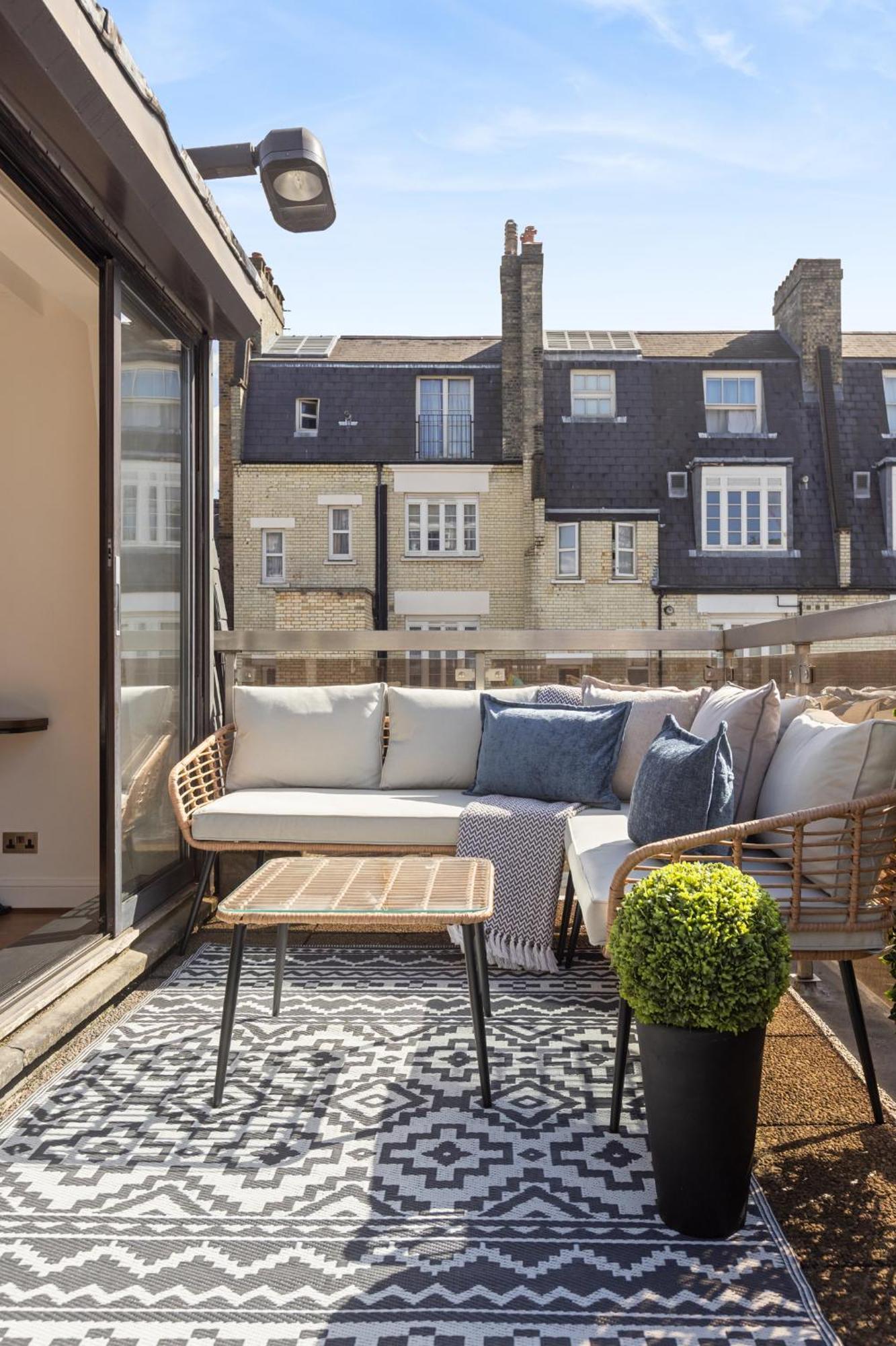 Mayfair House Apartahotel